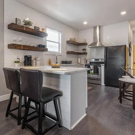 Gambino Getaway Shotgun Style Apt In The Heart Of Ybor City Tampa Exterior photo