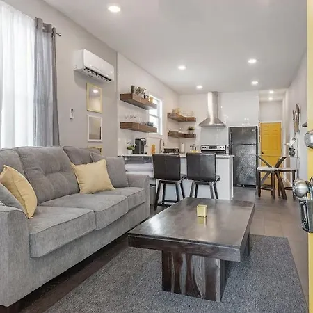 Gambino Getaway Shotgun Style Apt In The Heart Of Ybor City Tampa Exterior photo
