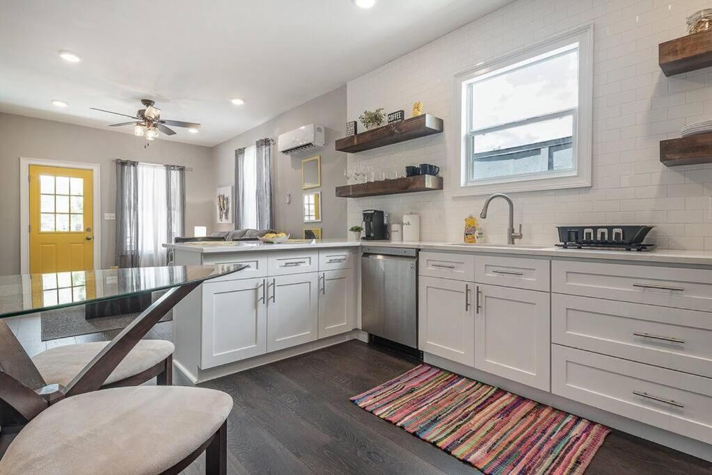 Gambino Getaway Shotgun Style In The Heart Of Ybor Apartment *